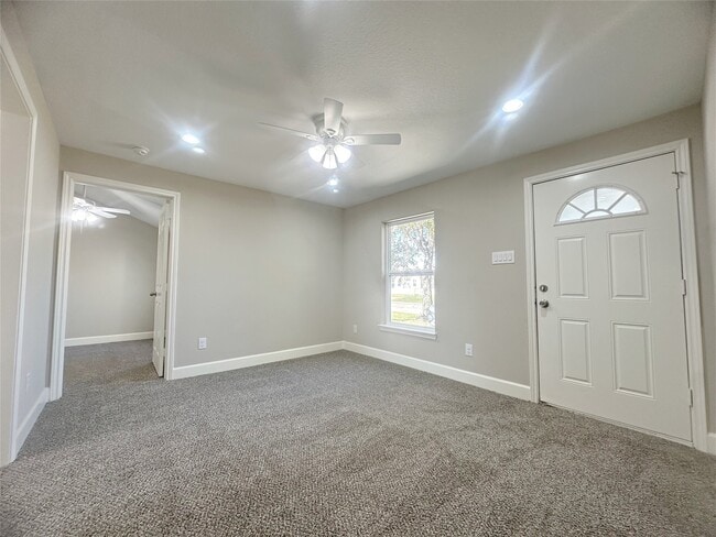 Building Photo - 415 7th Ave N