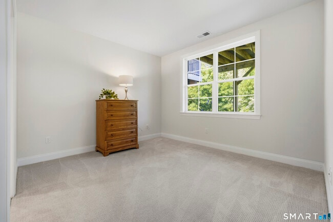 Building Photo - 25 Brentwood Cir