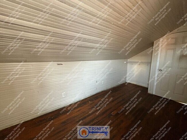 Building Photo - Cozy 3 bedroom/ 1 bathroom available now