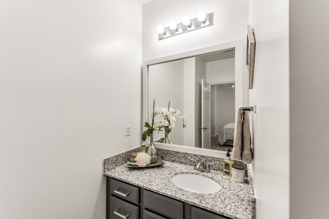 Building Photo - Luxury Living in Spring! 2/2 Apt ~