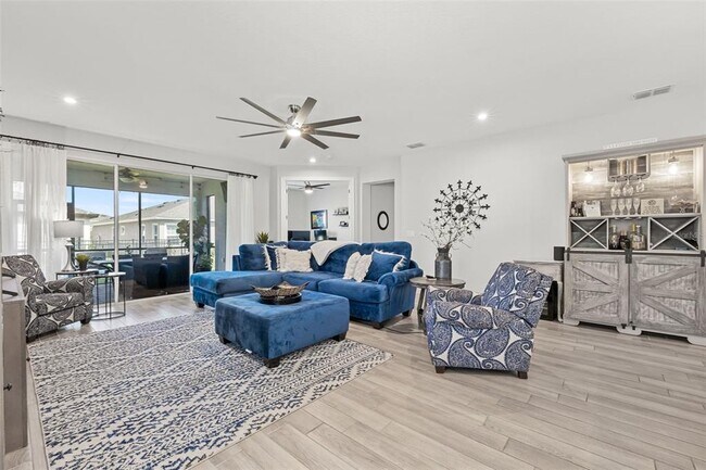 Building Photo - 5540 Del Coronado Dr