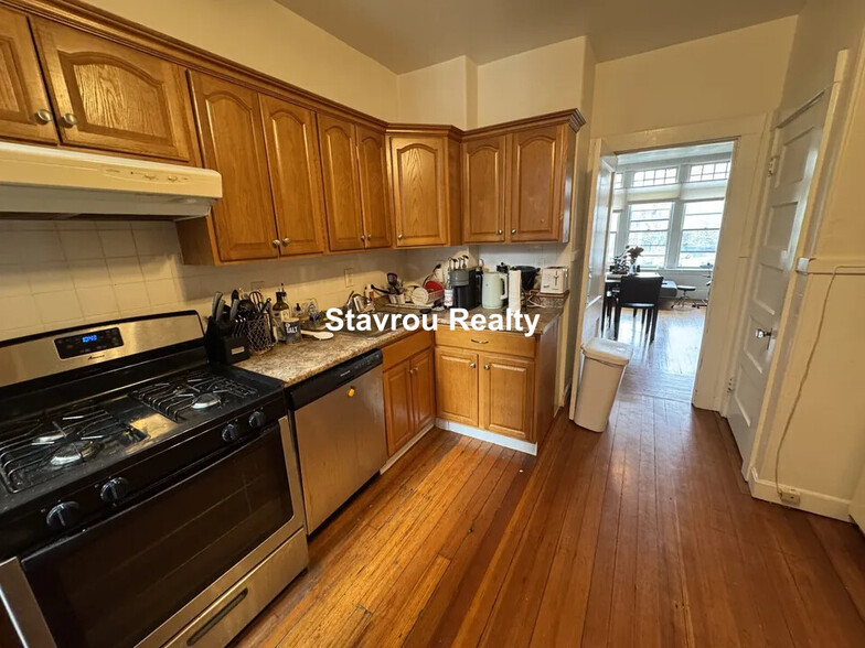 Building Photo - 1681 Beacon St