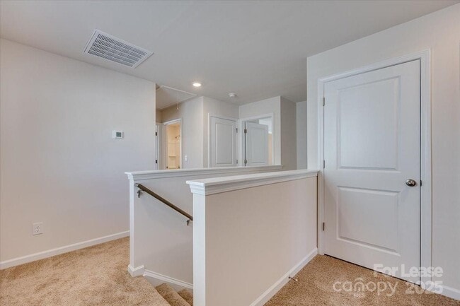 Building Photo - 587 King Clover Ln