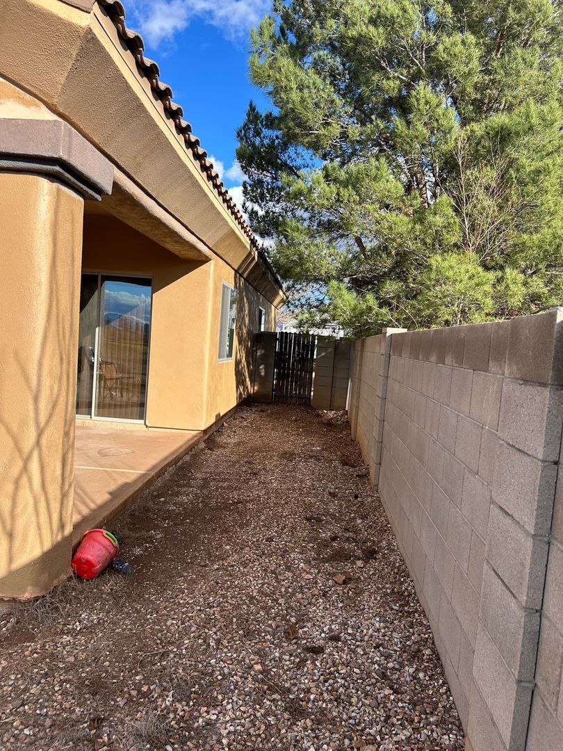 Building Photo - 3610 Cam Del Rancho