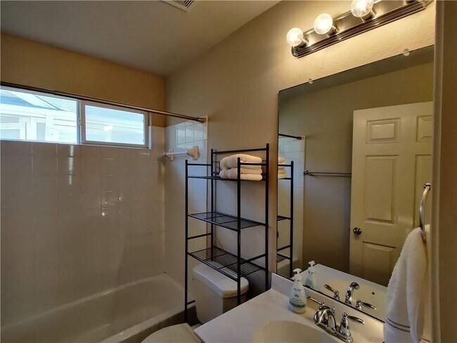 Building Photo - 1505 Huckleberry Ln
