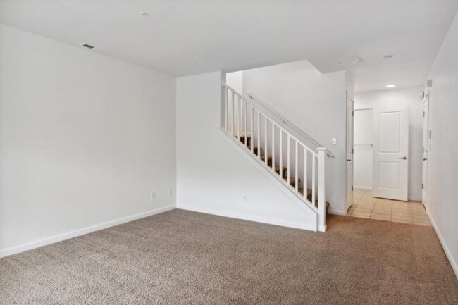 Building Photo - 3 bedroom in Seatac WA 98198