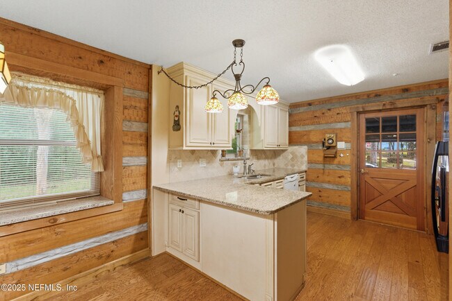 Building Photo - 2221 Treasure Point Rd