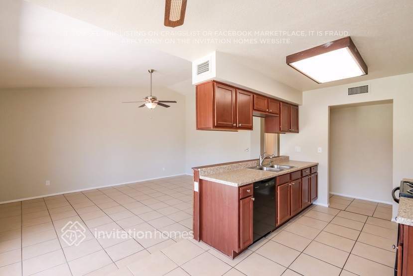 Building Photo - 3943 W Windrose Dr