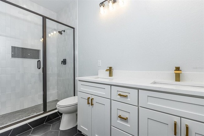 Building Photo - 113 W Elm St