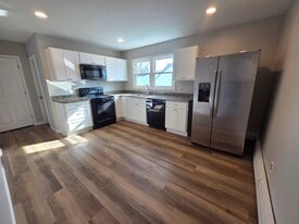 Building Photo - 2461 Susquehanna Rd