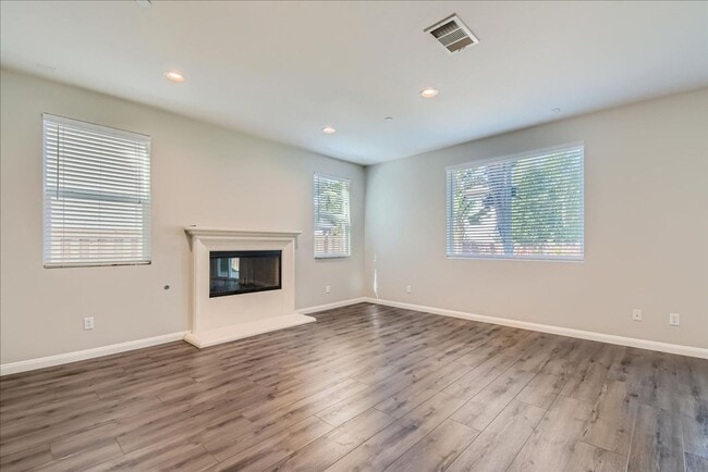 Building Photo - Gorgeous 4 Bd/4.5 Ba + Loft Home in 4S Ranch!!!