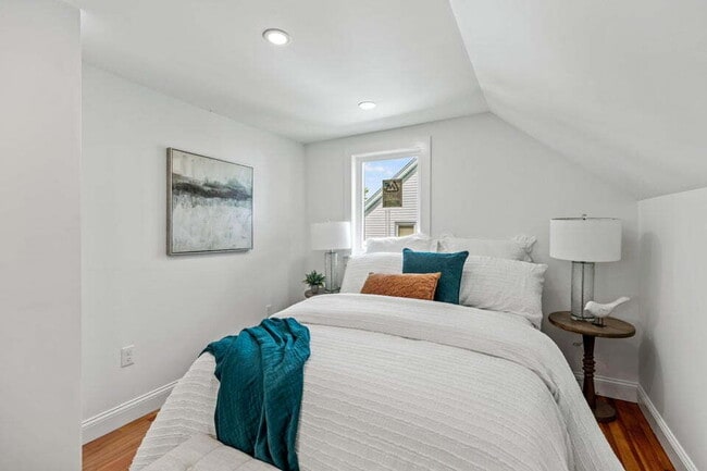 Building Photo - Move-In Ready! Updated Biddeford 3BR/2BA H...