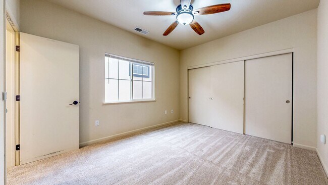 Building Photo - 2421 N Village Dr