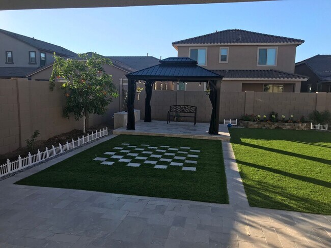 Building Photo - Luxury 5BR Home w/ Solar, Outdoor Kitchen, Backyard Oasis & Media Loft – Phoenix