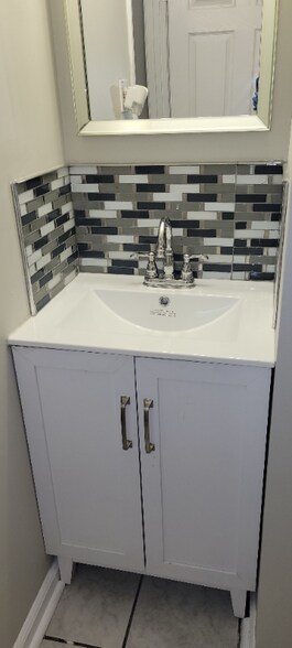 Building Photo - 5760 Theodosia Ave