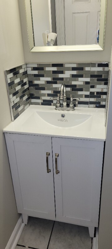 Building Photo - 5760 Theodosia Ave