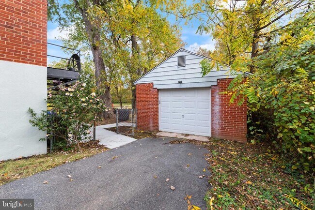 Building Photo - 3700 Ralph Rd