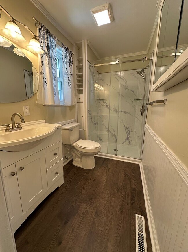 Building Photo - Beautiful 4 Bed / 2.5 Bath w/ 2-car garage & fenced yard –  Move-In Ready!