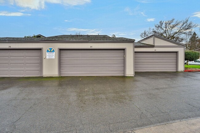 Building Photo - 317 Bridge Pl