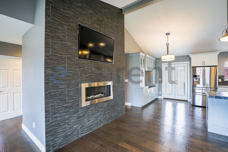 Building Photo - Unit