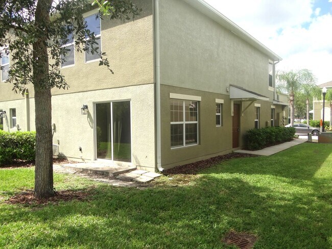 Building Photo - 4 bedroom, 2.5 bath, 1 car garage townhouse