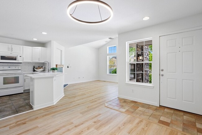 Building Photo - Recently Updated 3 Bedroom 2 Bath Home - Broomfield!