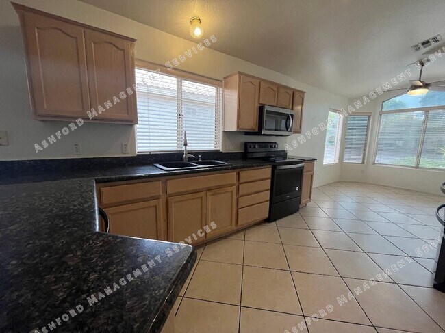Building Photo - ***MOVE IN SPECIAL!*** BEAUTIFUL 3 BEDROOM...