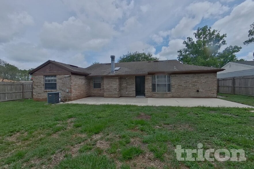 Building Photo - 8252 Yolanda Ct