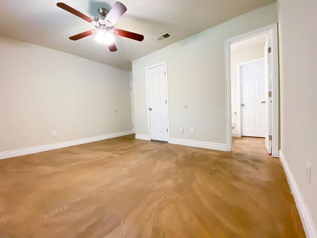 Building Photo - 10408 Leaning Willow Dr