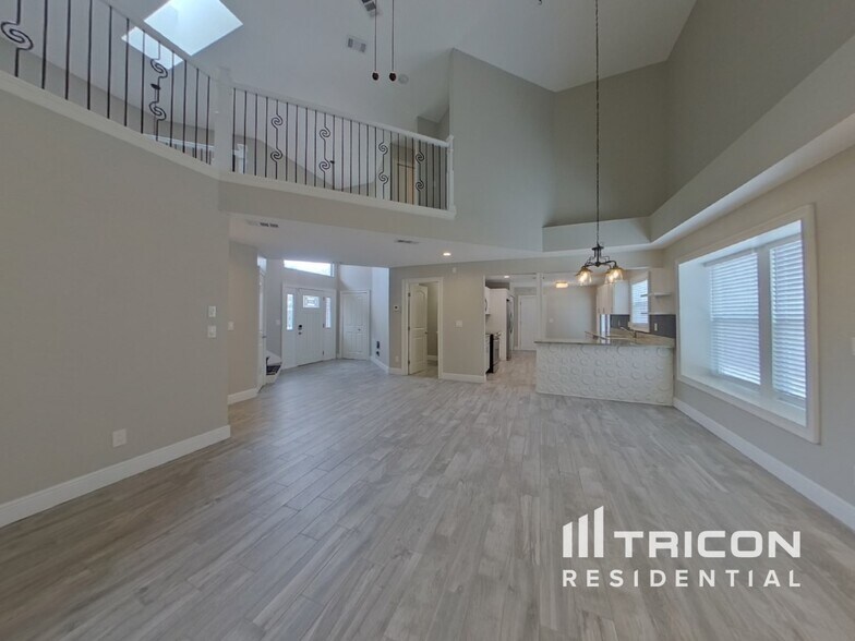 Building Photo - 504 Westborough Ln