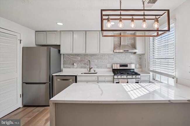 Building Photo - 1925 Dutch Village Dr