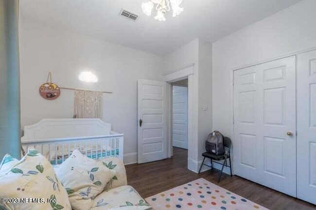 Building Photo - 440 E 6th St