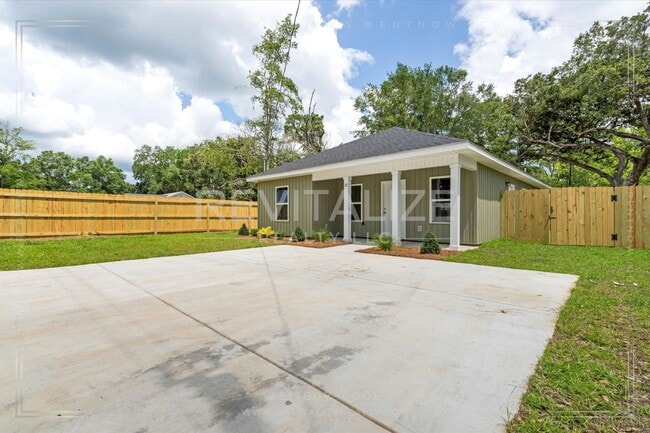 Building Photo - A Must-See Brand New 4 Bed/2 Bath Home wit...