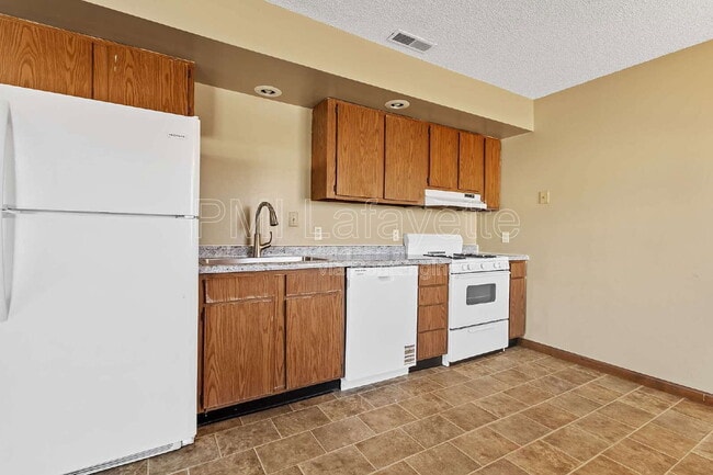 Building Photo - 30 W Oxford St