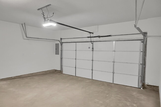 Building Photo - $2,350- 3 Bed 2.5 Bath Townhome in CO Spri...