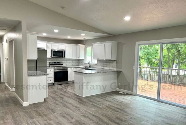Building Photo - Beautifully Renovated Home on Corner Lot w...