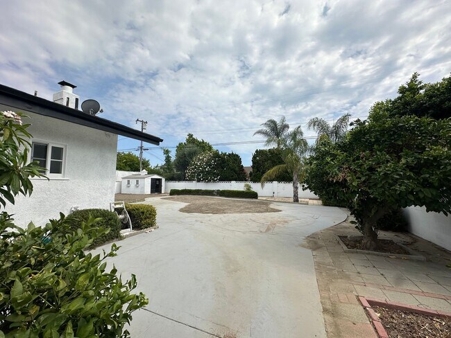 Building Photo - Newly Remodeled | 4 Bedrooms (2 Masters) |...