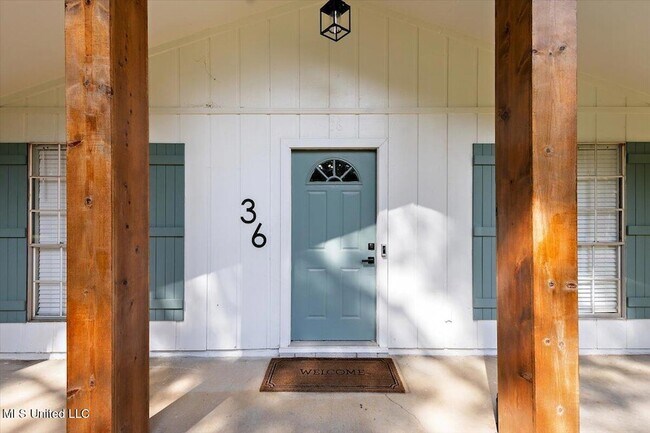 Building Photo - 36 Pebble Hill Dr