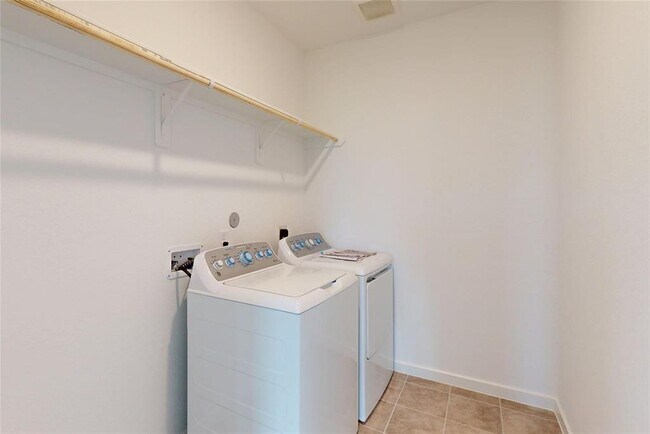 Building Photo - 1203 Sugar Dr