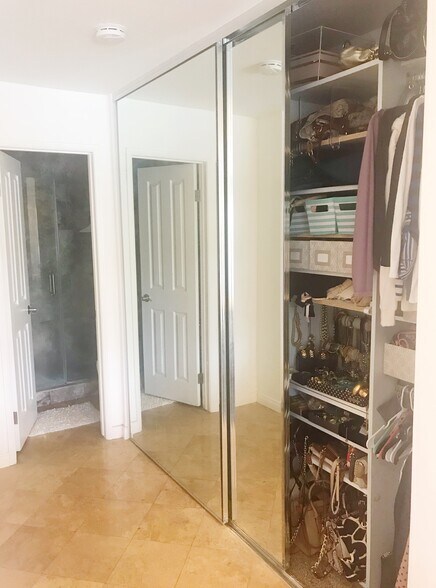 Huge closet with lots of space - 400 Lake St