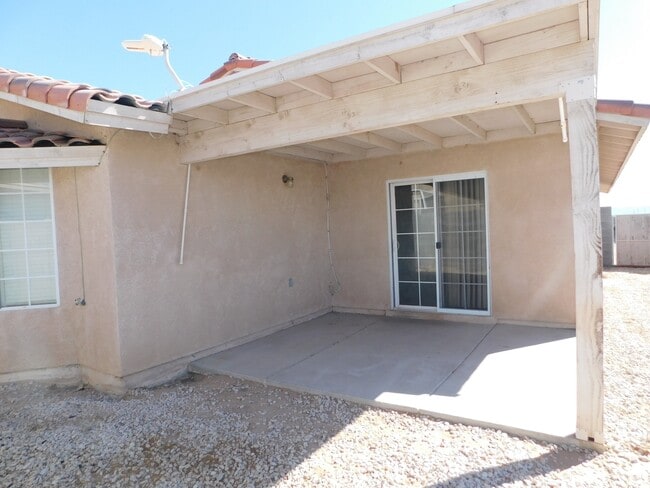 Building Photo - 3 BEDROOM HOME IN OCOTILLO!