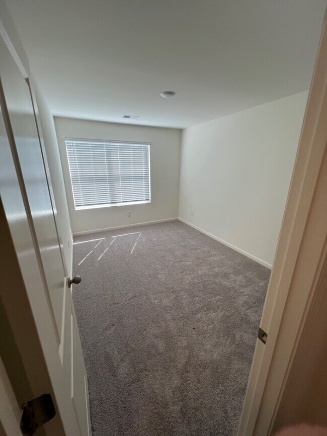 Building Photo - 604 Scarlett Maple St