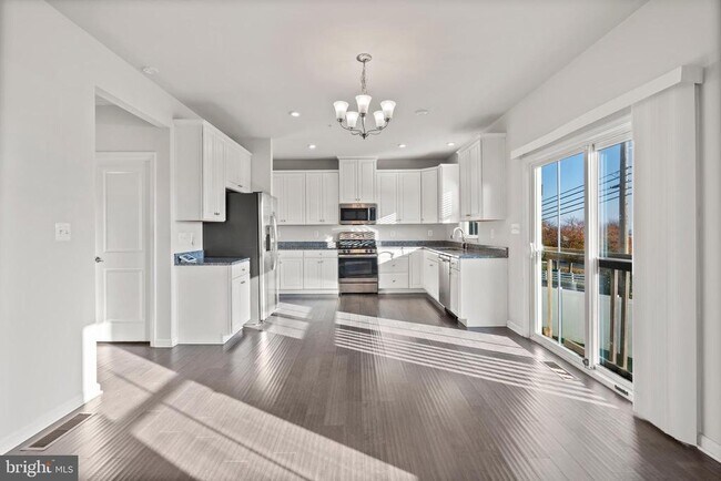 Building Photo - 311 Sunrise Ct