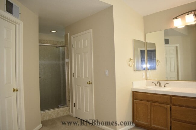 Building Photo - 2400 Carr Ct