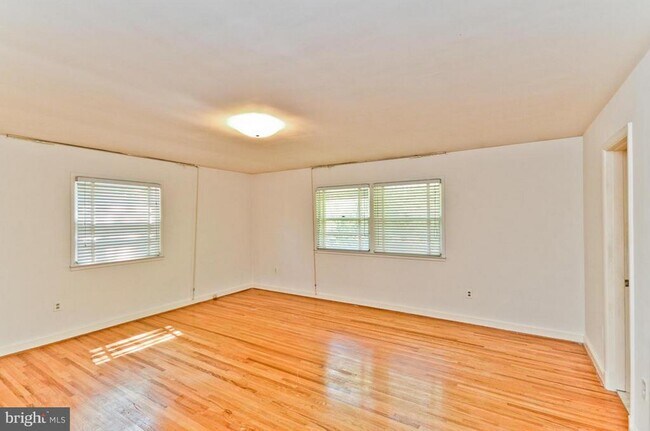 Building Photo - 100 Mel Mara Dr