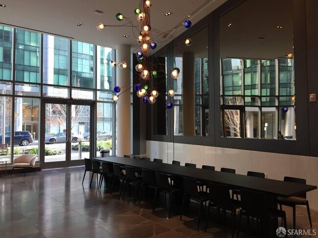 Building Photo - 338 Main St