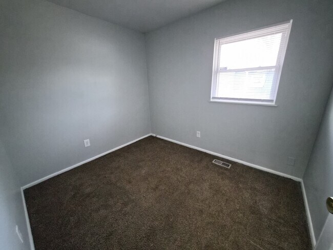 Building Photo - 3525 Luewan Ct