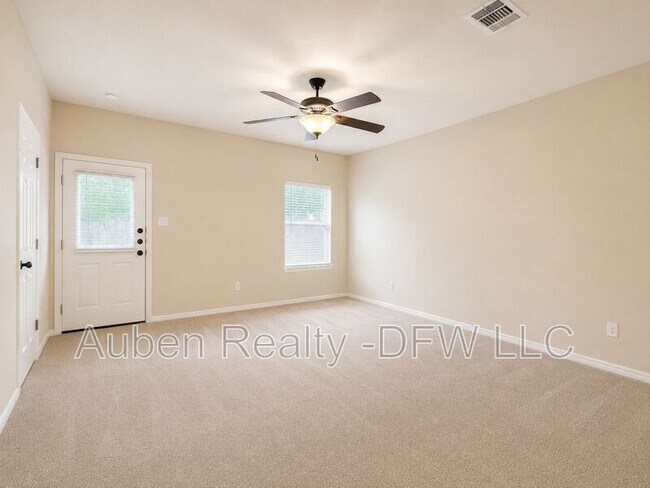 Building Photo - 1426 Ravenwood Dr