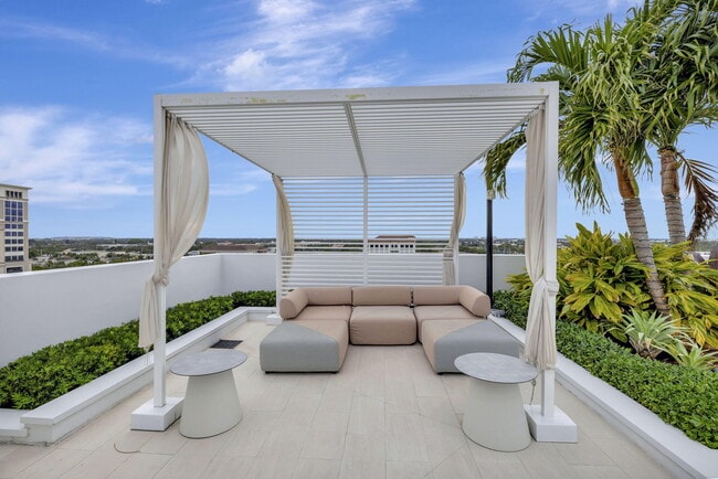 Building Photo - 155 E Boca Raton Rd
