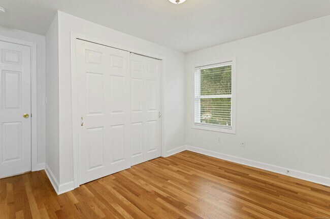 Building Photo - 119 Forest St